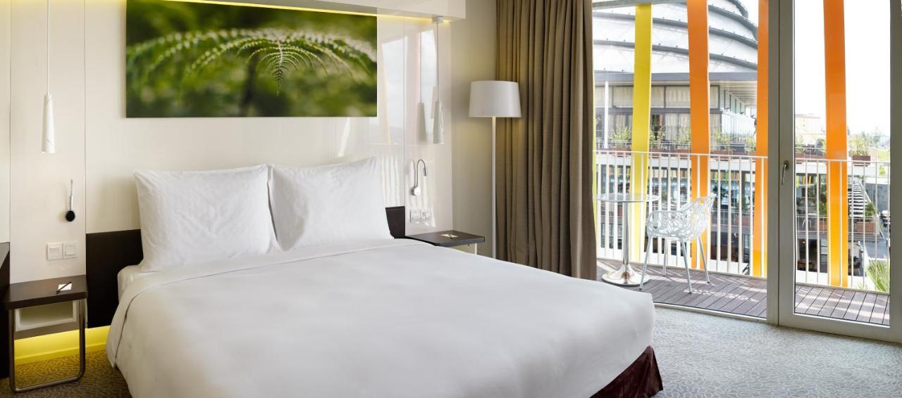Radisson Blu Hotel & Convention Centre Kigali Exterior foto A room at the hotel