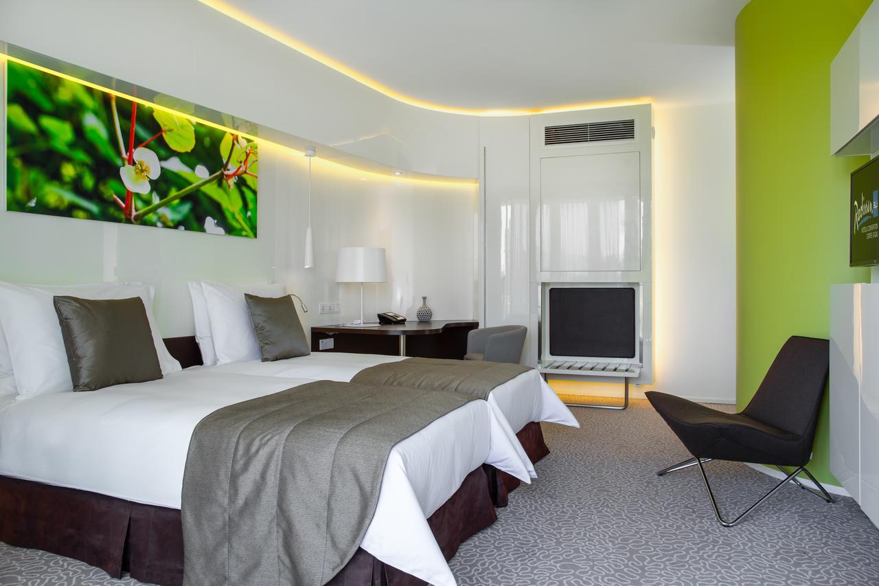 Radisson Blu Hotel & Convention Centre Kigali Exterior foto A room at the hotel