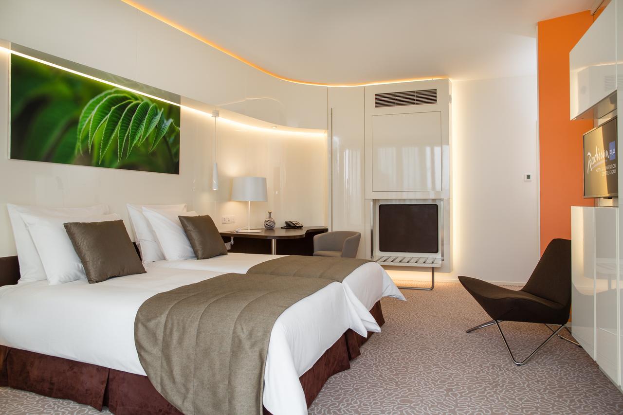 Radisson Blu Hotel & Convention Centre Kigali Exterior foto A room at the hotel